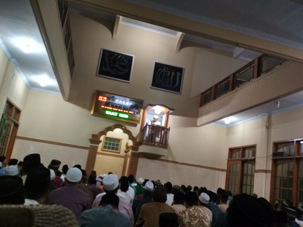 Foto saat Sholat Gerhana di Masjid Jami' Annur Mandiraa (Gb.WhatApp M.Sekhu)